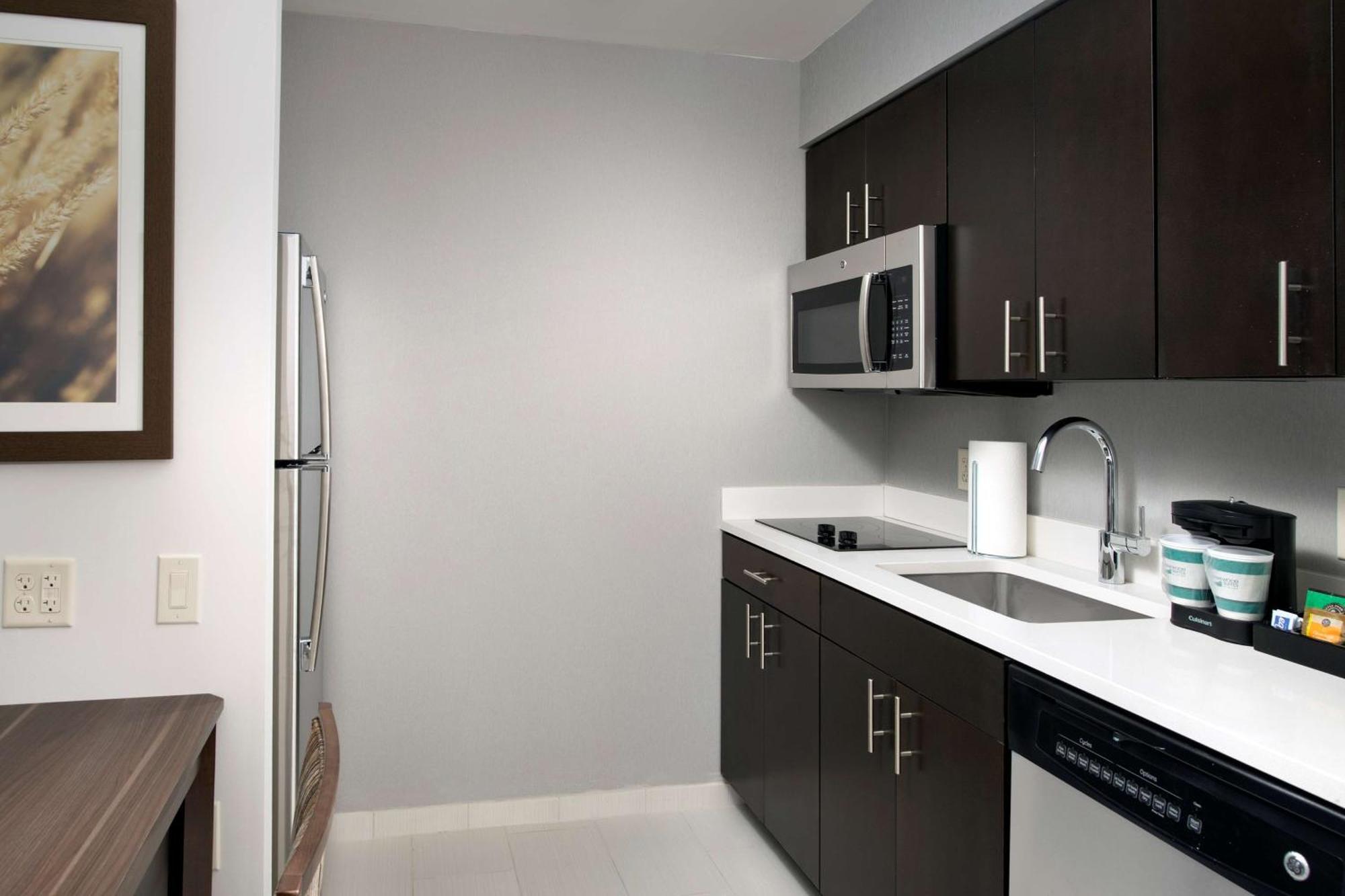 Homewood Suites By Hilton Kansas City Speedway Εξωτερικό φωτογραφία