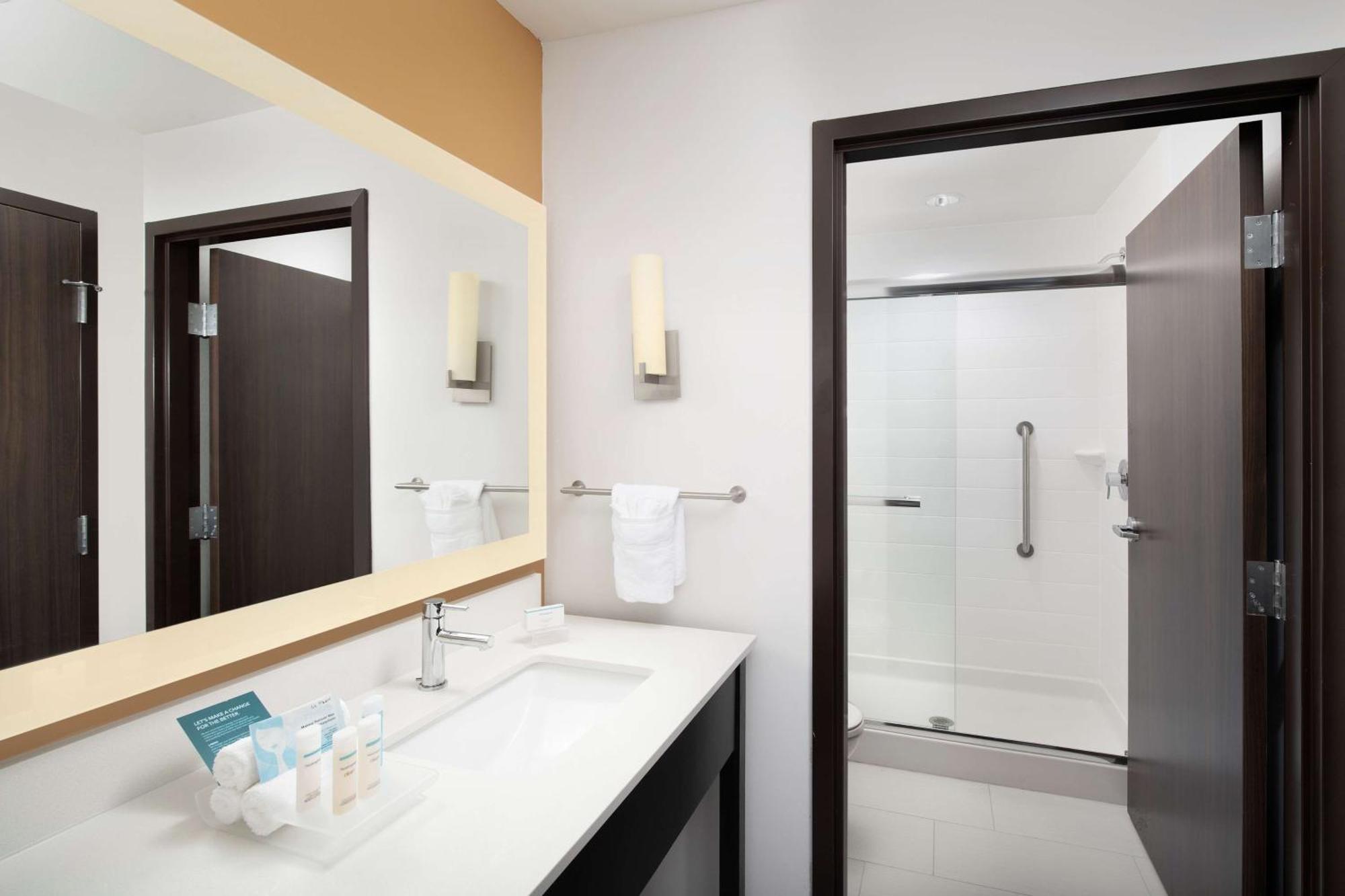 Homewood Suites By Hilton Kansas City Speedway Εξωτερικό φωτογραφία