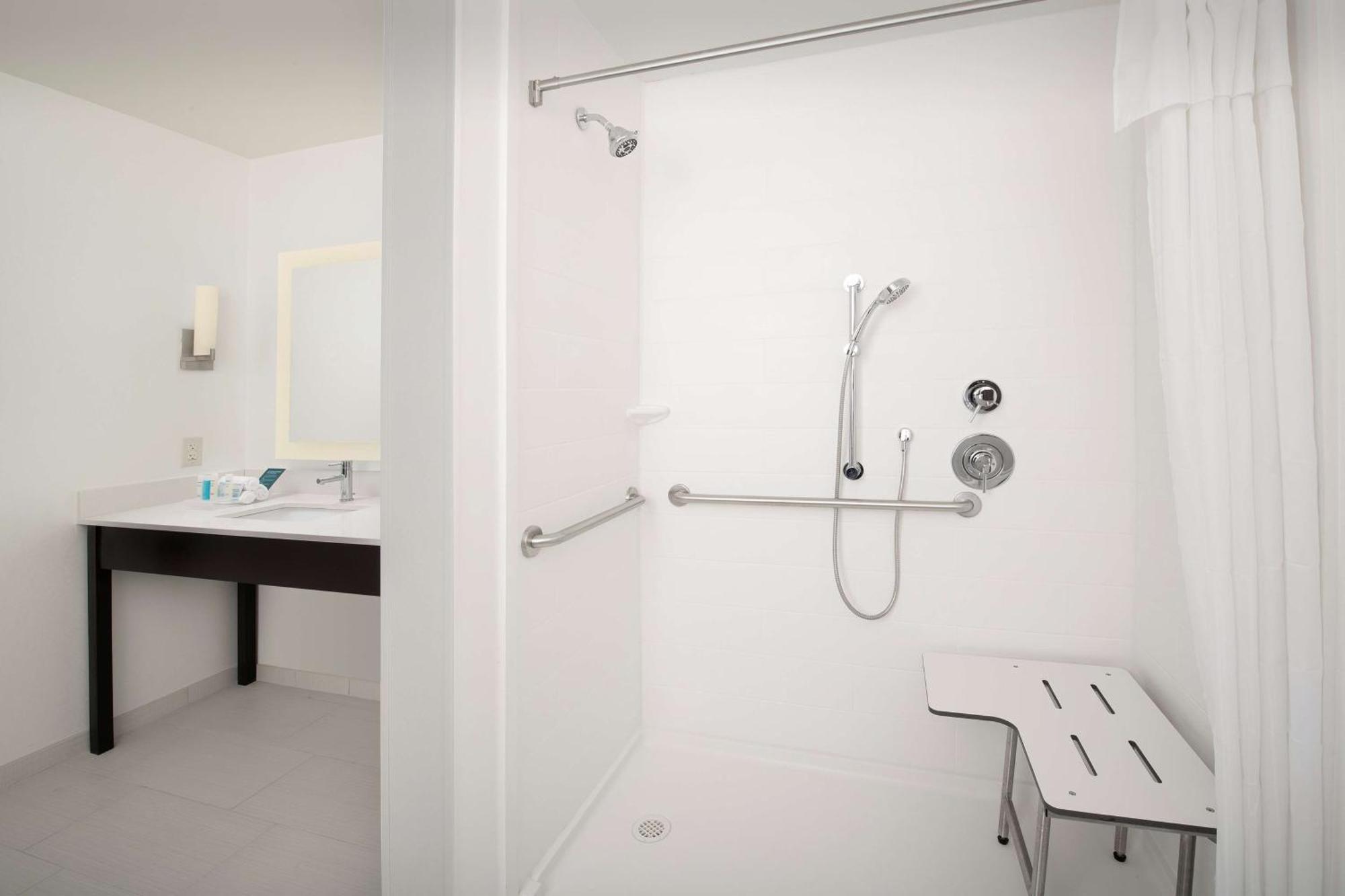 Homewood Suites By Hilton Kansas City Speedway Εξωτερικό φωτογραφία