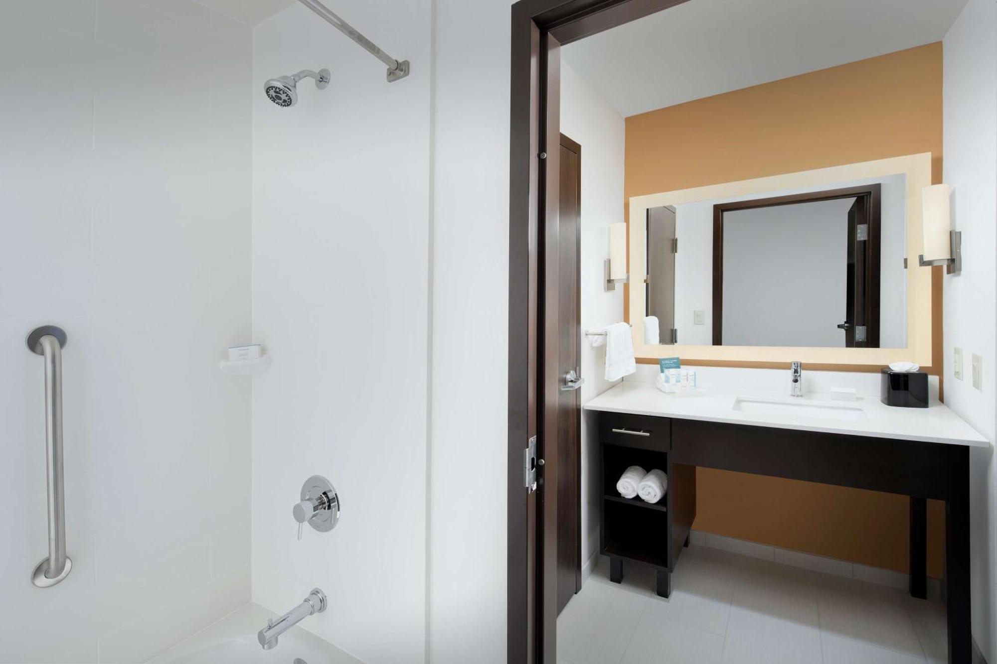 Homewood Suites By Hilton Kansas City Speedway Εξωτερικό φωτογραφία