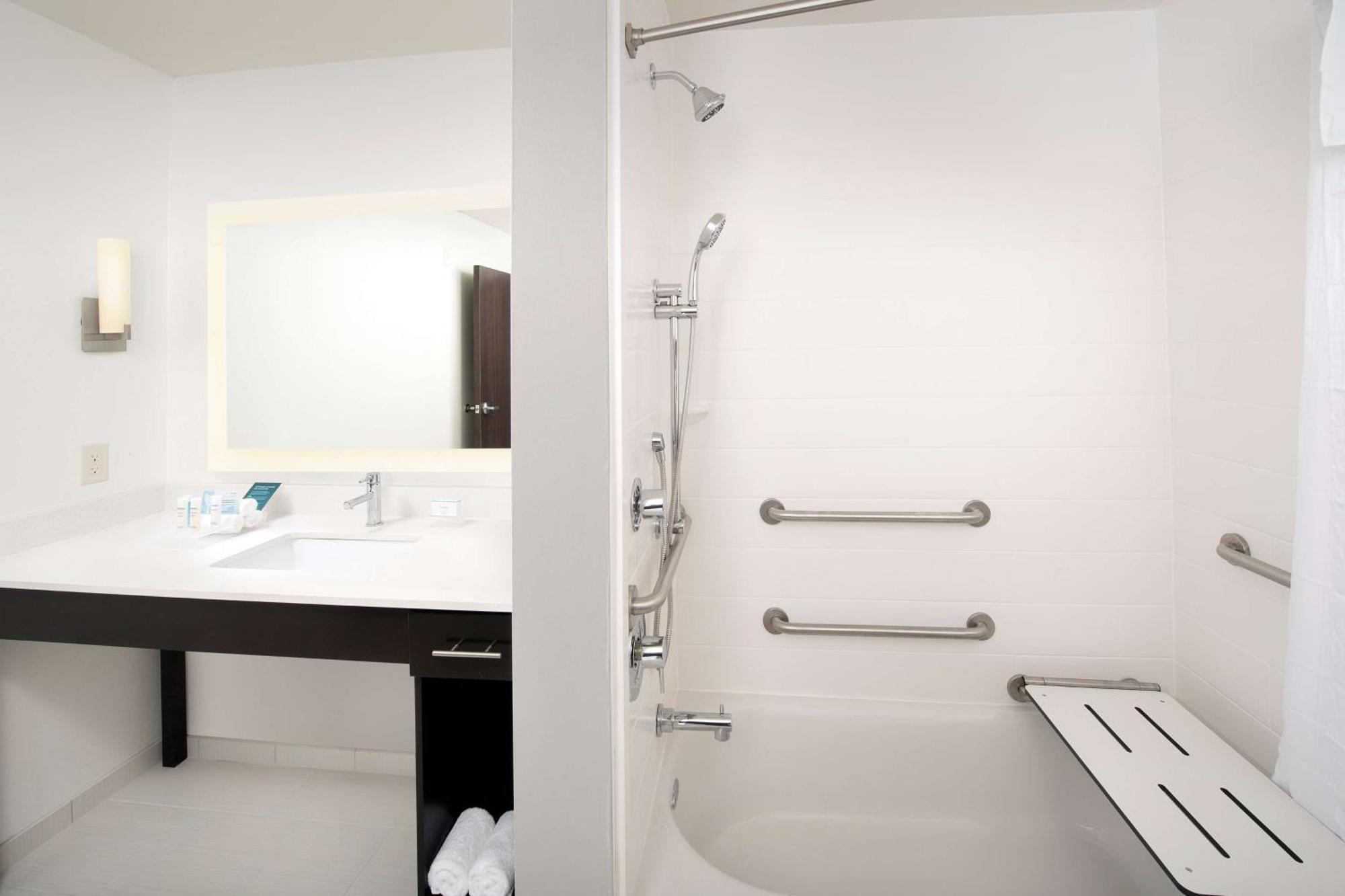 Homewood Suites By Hilton Kansas City Speedway Εξωτερικό φωτογραφία