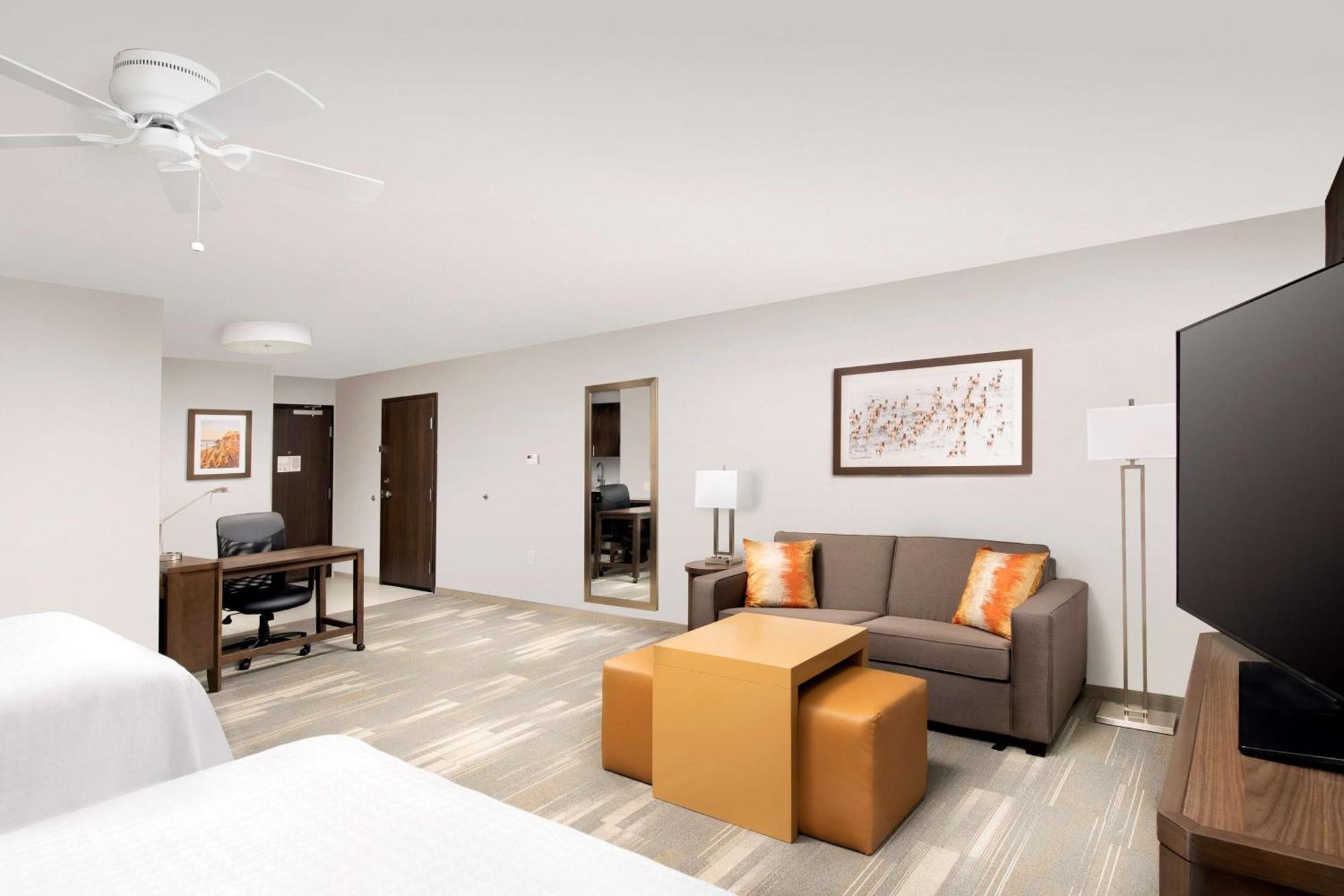 Homewood Suites By Hilton Kansas City Speedway Εξωτερικό φωτογραφία