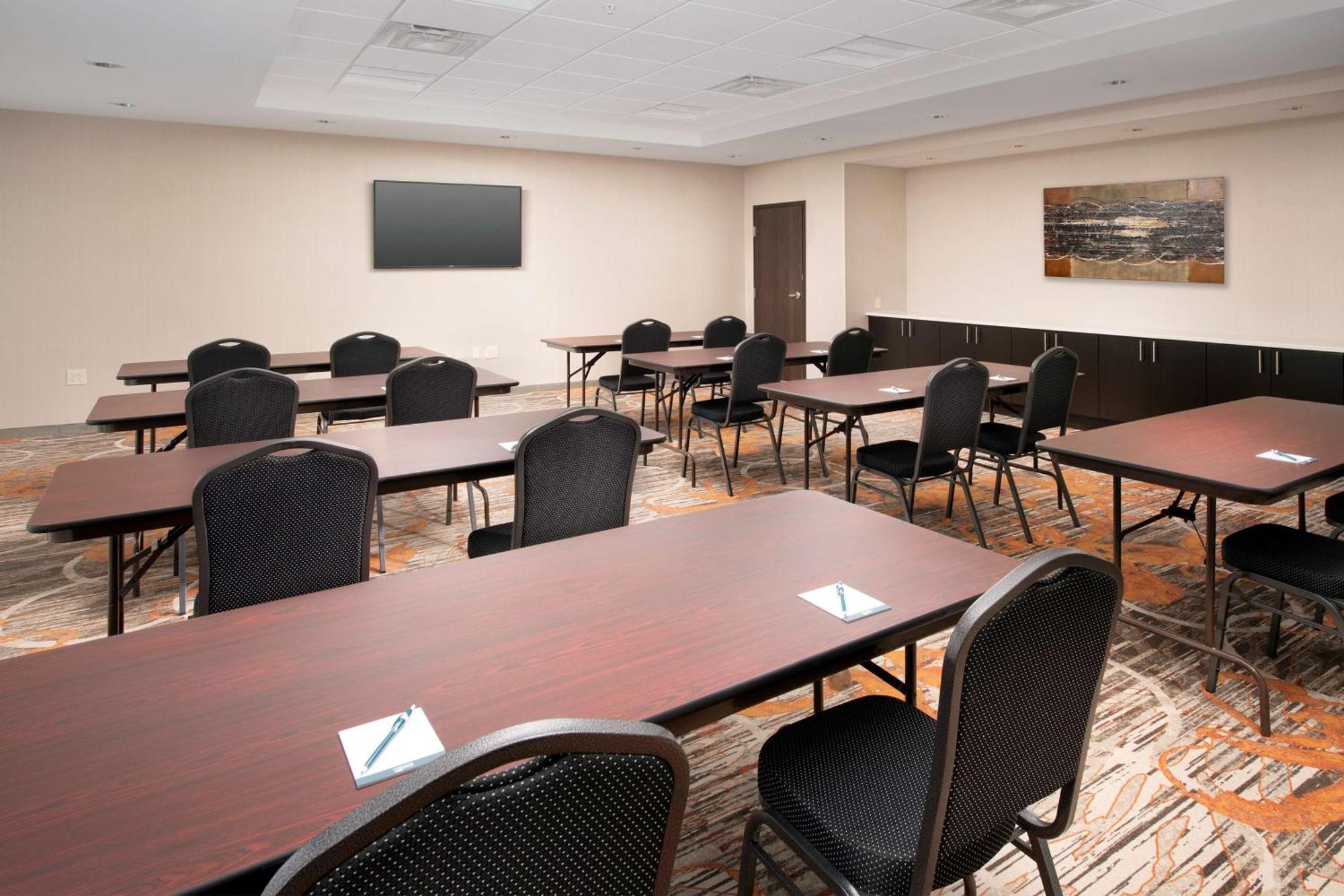 Homewood Suites By Hilton Kansas City Speedway Εξωτερικό φωτογραφία