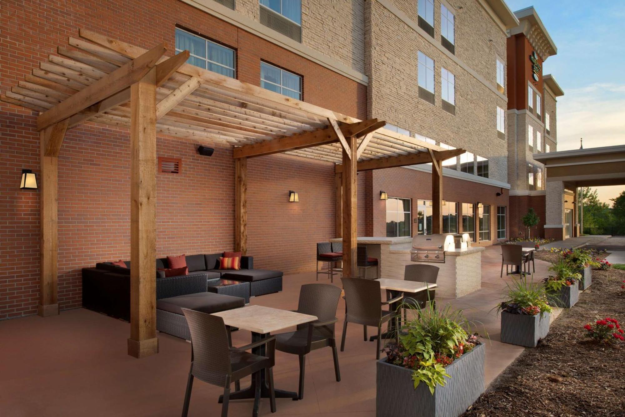 Homewood Suites By Hilton Kansas City Speedway Εξωτερικό φωτογραφία